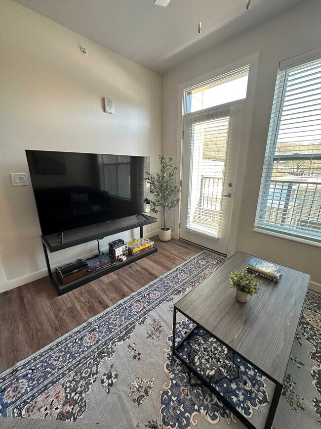 Building Photo - 1001 Marshall Ave