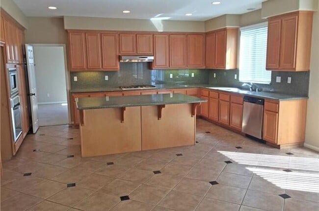 Building Photo - Beautiful 4 bedroom, 4 bathroom Menifee Home