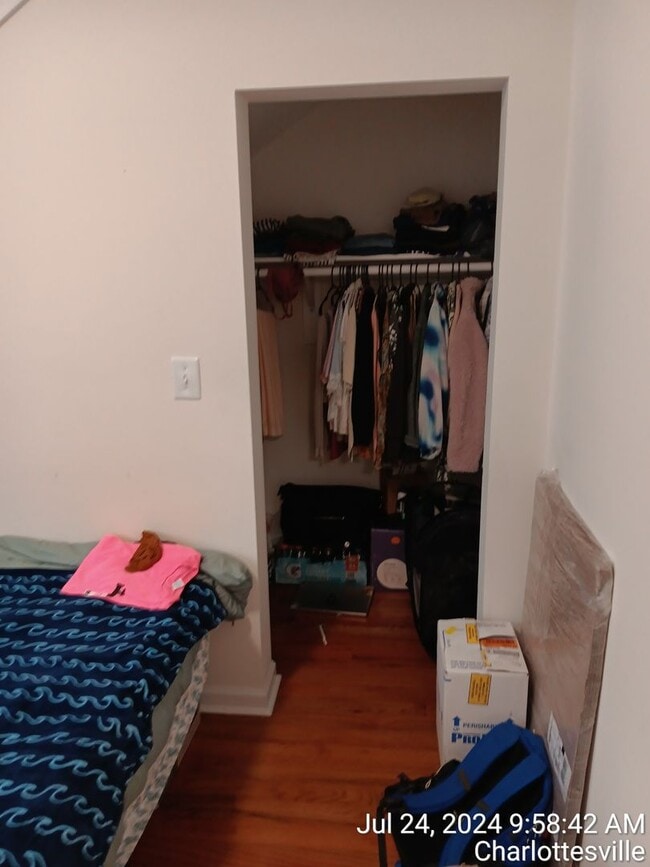 Building Photo - 14th Street NW / 2 Bedroom / 2 Bath Leasin...