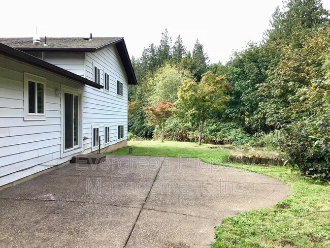 Building Photo - 9801 SE Ladera Ct