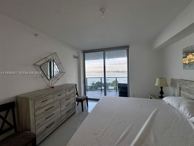 Foto del edificio - 488 NE 18th St