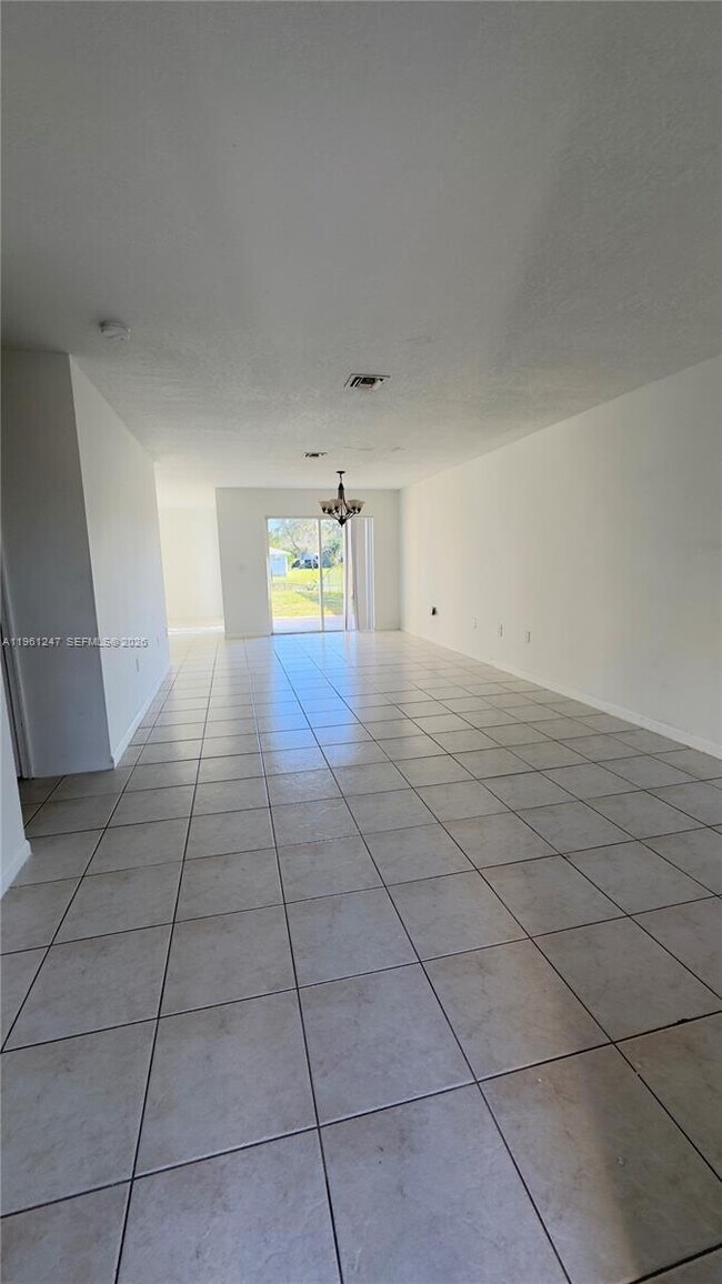 Building Photo - 4024 Eastridge Cir