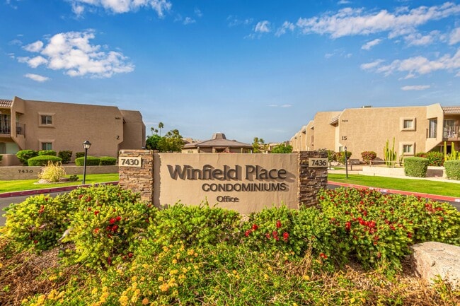 Charming 1 Bed, 1 Bath Townhome with Views... - Charming 1 Bed, 1 Bath Townhome with Views...