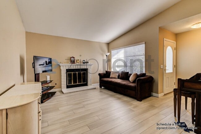 Building Photo - Unit