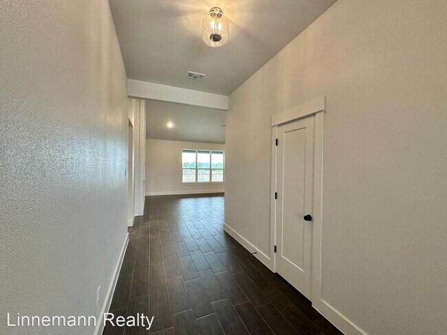 Foto del edificio - 4 br, 2.5 bath House - 8500 Kasen Avenue