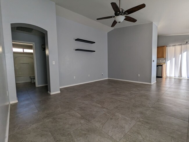 Building Photo - 3 Bedroom 2 Bath Rental in Sahuarita