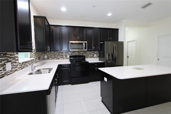Building Photo - 2380 Sanderling St