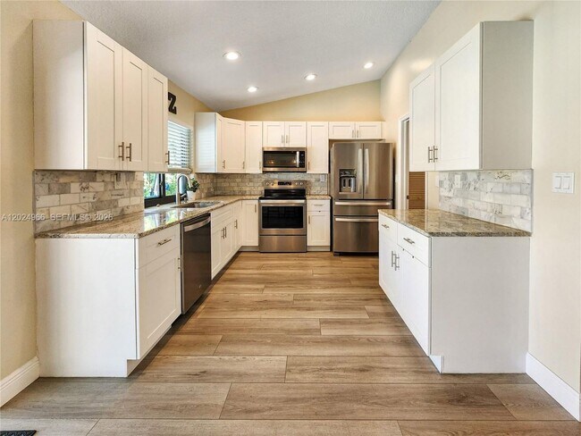 Foto del edificio - 1359 NW 112th Ter