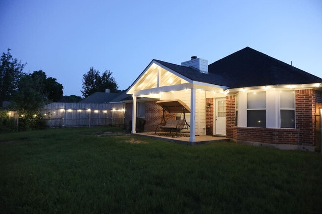 Building Photo - 4808 Tee Dr