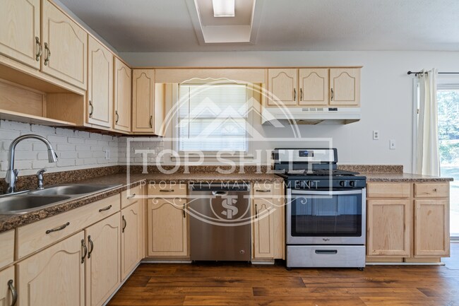 Foto del edificio - 387 Roxbury Dr