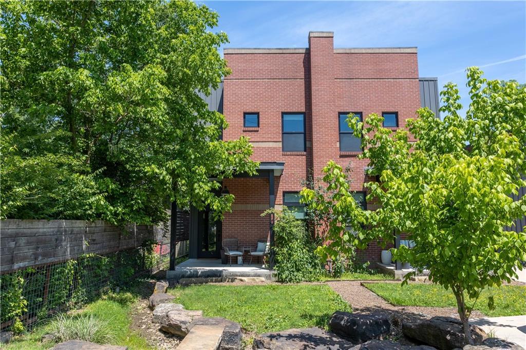 Foto principal - 808 S Locust Ave