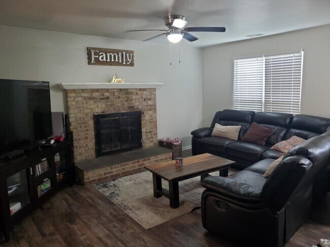 Foto del edificio - 5744 Sunset View Ln