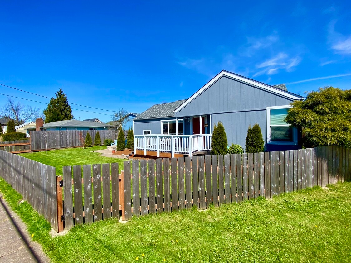 Primary Photo - 1745 SW 53rd St