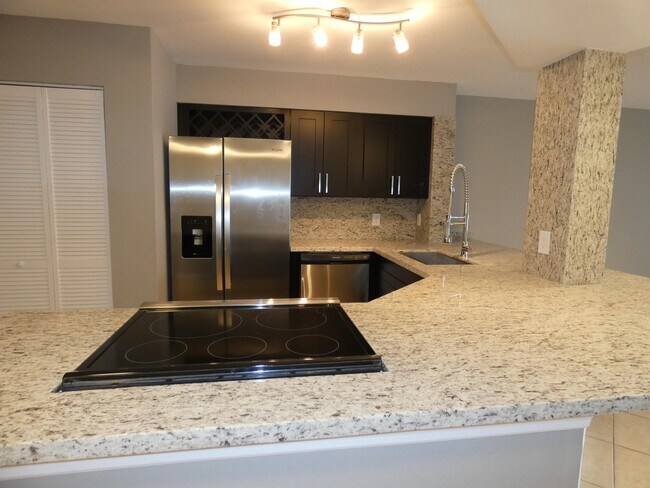 Building Photo - 118 Lake Emerald Dr