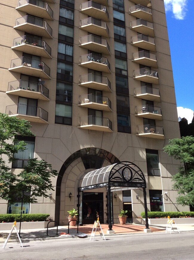 Building Photo - 70 W Huron St