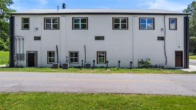 Foto del edificio - 610 Madola Rd