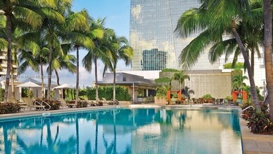 Building Photo - 1435 Brickell Ave