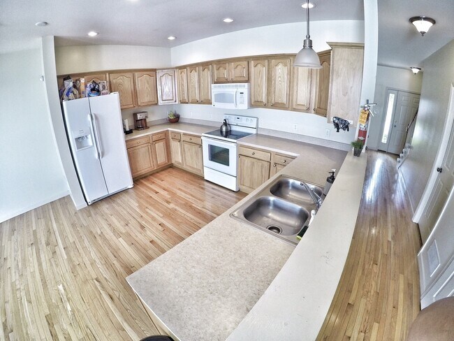Foto del edificio - Spacious 3-Bedroom Townhouse in Boalsburg ...