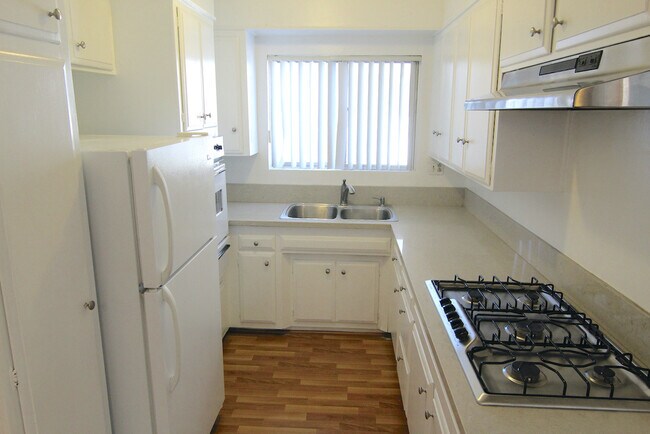 Building Photo - 8220 Norton Ave