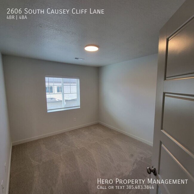 Building Photo - Gorgeous Townhome!!!
