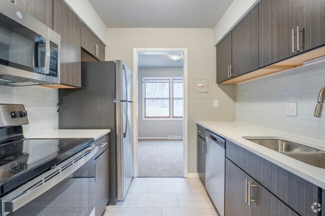 2BR, 1BA - 1,065SF - Kitchen - Woodland Reserve Apartments