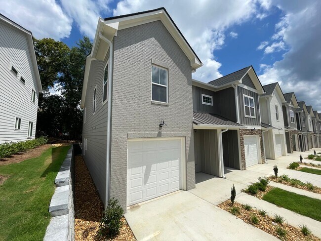 Foto del edificio - New 3/2.5 Townhouse in Downtown Rome $2,295