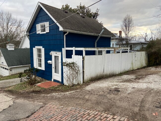 Building Photo - 146 E State St