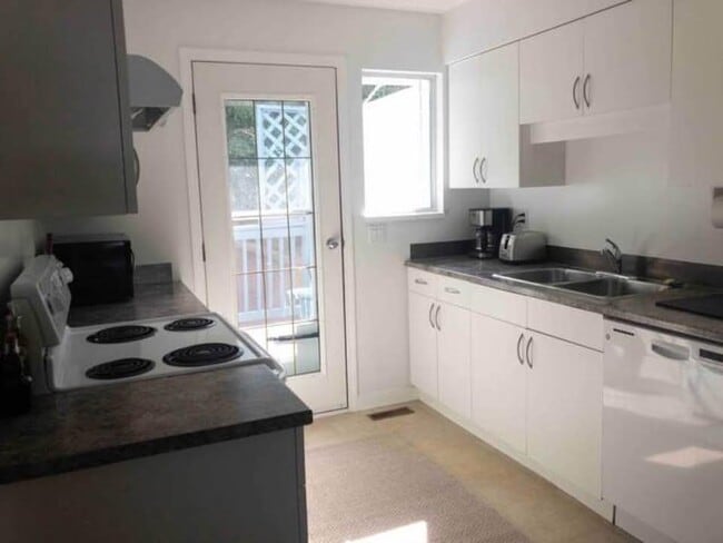 Building Photo - 18XX King George Blvd