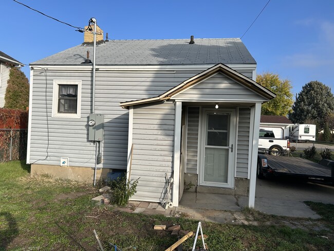 Building Photo - 355 W 200 N