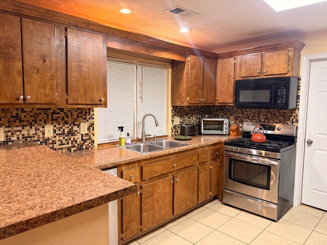 Foto del edificio - 3739 Leisure Woods Dr