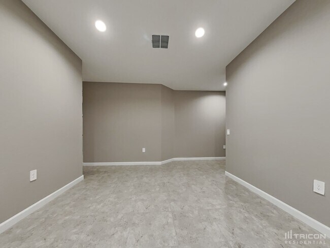 Building Photo - 30368 W Sheila Ln