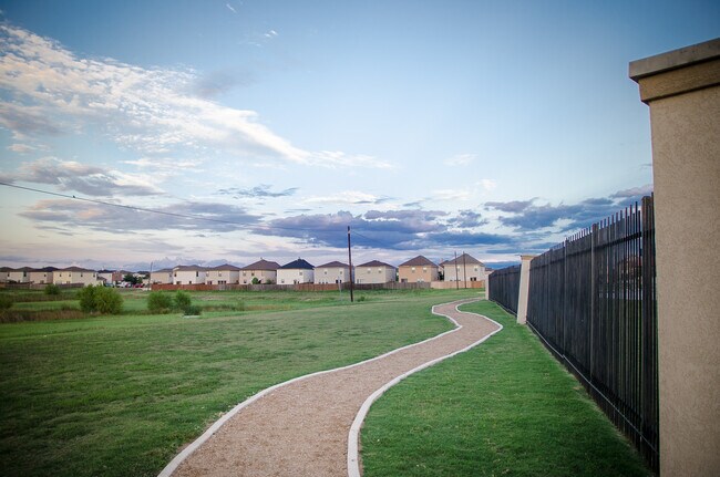 Foto del edificio - 6517 Tara Dr