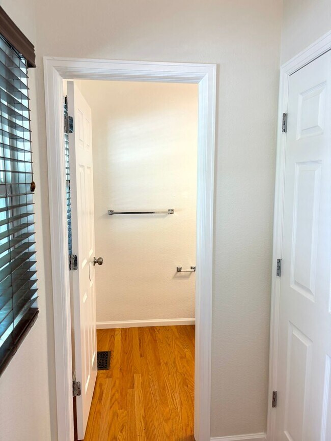 Foto del edificio - Beautiful 3bd, 3 bath single family home bedroom for rent in Aurora 80016