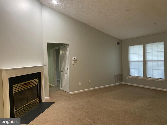 Building Photo - 23 Laurel Path Ct