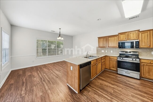 Building Photo - 131 Village Dr