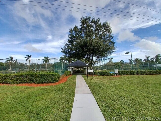 Foto del edificio - 1401 Village Blvd