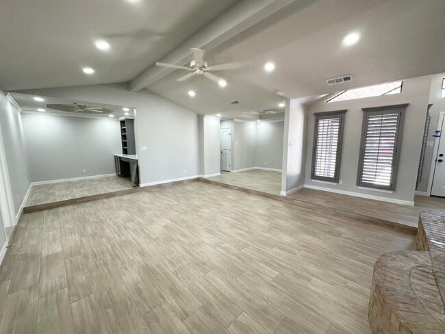 Foto del edificio - Fully Remodeled 3 Bedroom 2 Bathroom For Rent