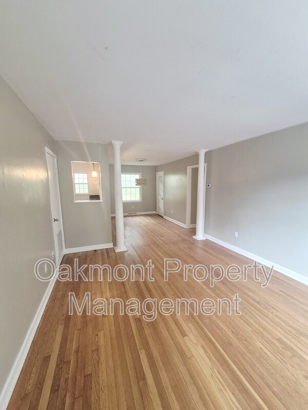 Foto del edificio - 2404 Barracks Ct
