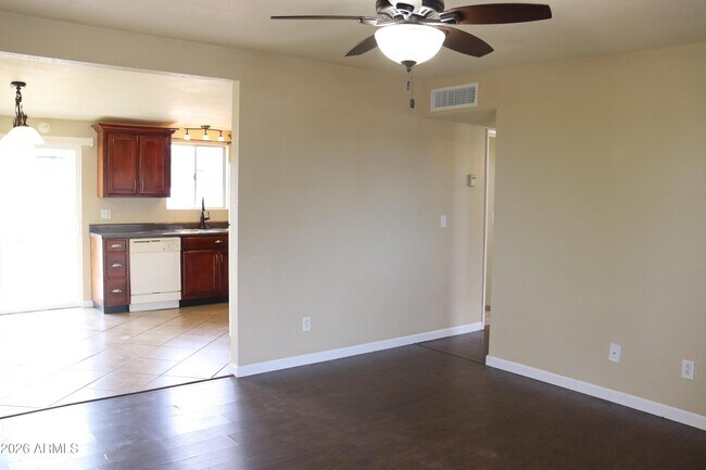Building Photo - 5122 N Leonardo De Vinci Dr