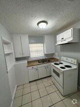 Building Photo - 310-312 Acosta St