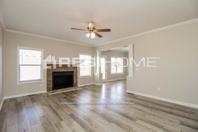 Building Photo - 47 Oakbrook Dr