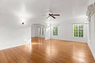 Building Photo - 252 Rexford Dr