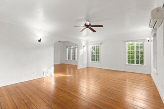 Building Photo - 252 Rexford Dr