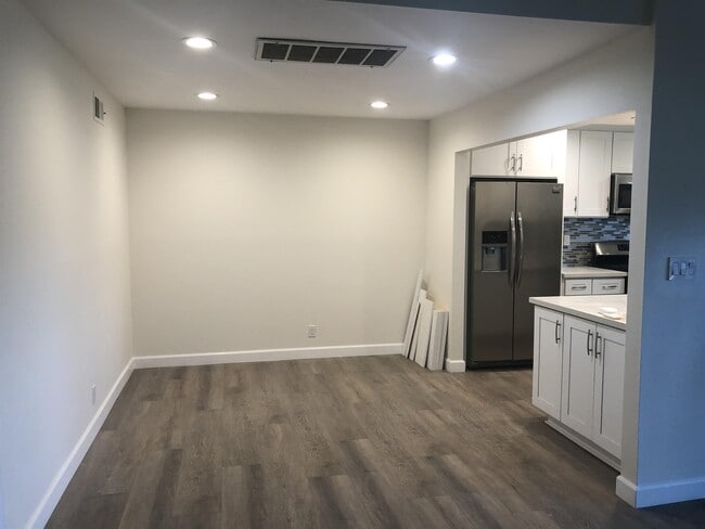 Foto del edificio - 31501 Lindero Canyon Rd