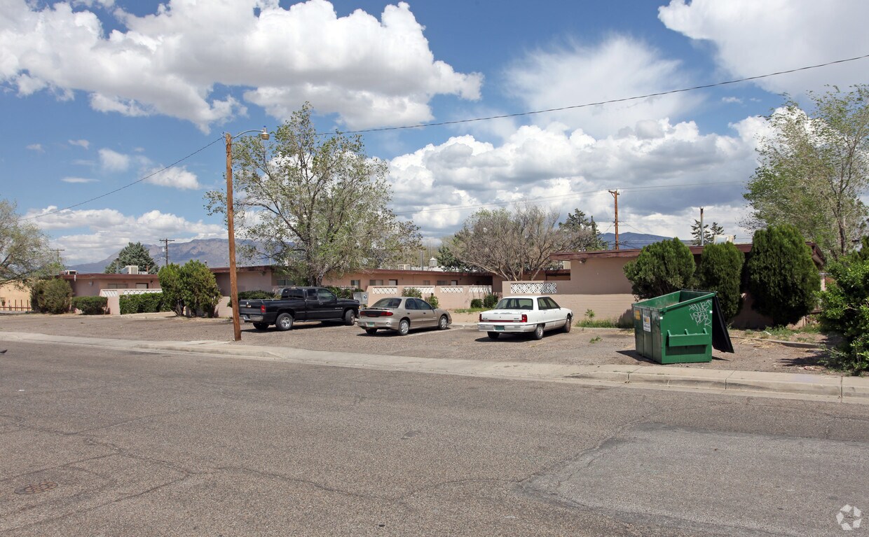 Building Photo - 428-432 SE Arizona St