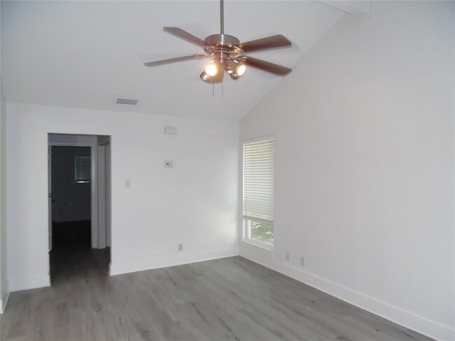Building Photo - 7400 Dixie Dr
