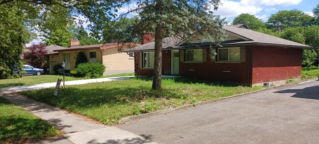 568 Viscount - 568 Viscount Rd