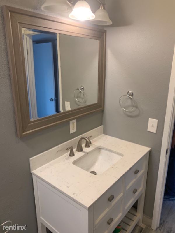 Foto principal - 5 E Saginaw Way