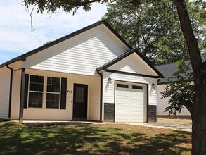 Building Photo - 445 Liberty St