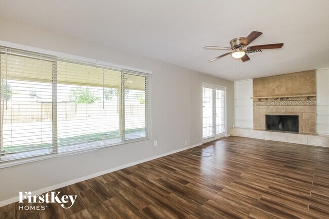 Building Photo - 2126 W San Miguel Ave